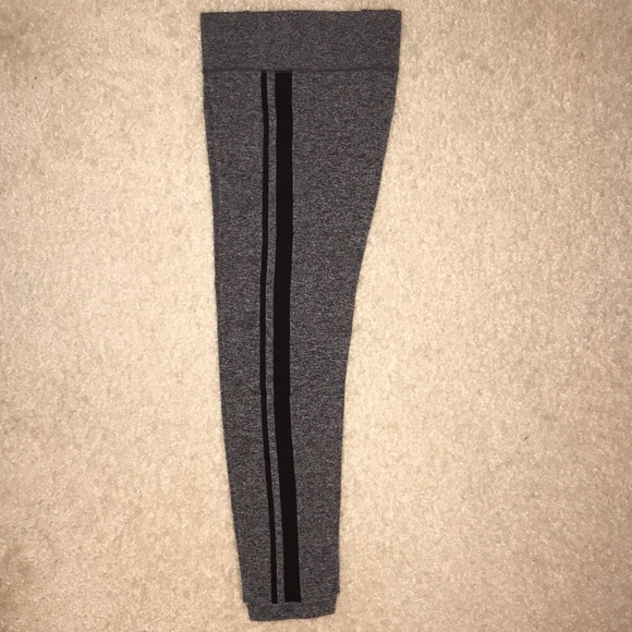 Striped Capri Active Leggings - Picture 4 of 5